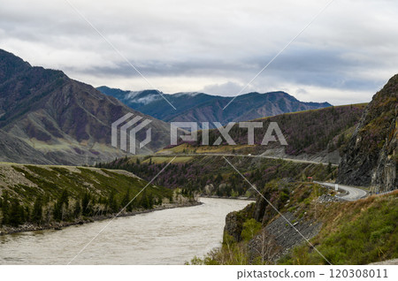 Katun river, in the Altai mountains, Gloomy autumn days. Katun river, in the Altai mountains, Gloomy autumn days. 120308011