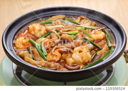 Nakkobse（韓國釜山吃的章魚、牛腸和蝦的辣湯） 120309324