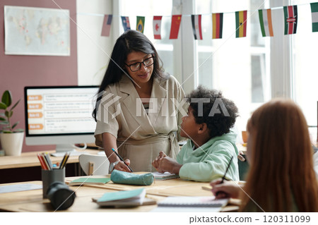 Explaining grammar rules to schoolboy 120311099