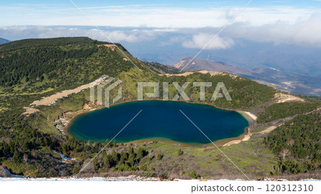 從富士山頂看到的五色沼（魔女之眼） 120312310