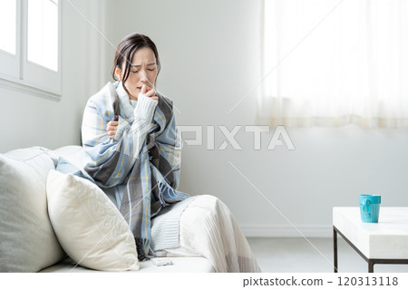 A young woman who is sensitive to the cold, feeling unwell A young woman who is sensitive to the cold, feeling unwell 120313118