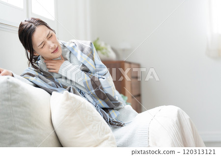 A young woman who is sensitive to the cold, feeling unwell 120313121