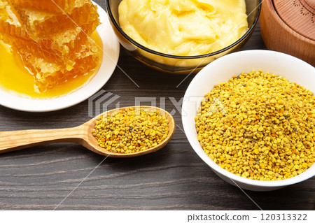 Fresh flower honey in a wooden bowl, spoon and honeycomb. vitamin food for health and life 120313322