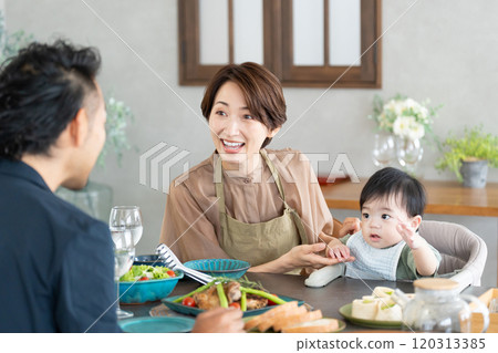 Middle-aged family eating at the dining table Middle-aged family eating at the dining table 120313385