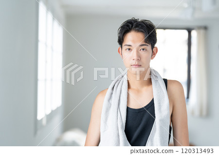 一個年輕人的肖像，男人的美麗 120313493