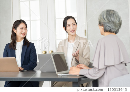 Business woman meeting in the office Business woman meeting in the office 120313643