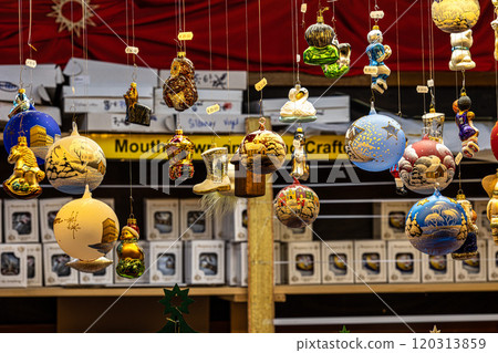 Christmas market at Residenz in Munich, Bavaria, Germany, Europe Christmas market at Residenz in Munich, Bavaria, Germany, Europe 120313859