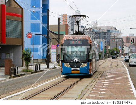 Takaoka's tramway, Manyo Line, castle town, Takaoka city, Toyama prefecture 120314472