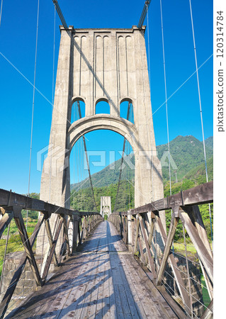 [Momosuke Bridge on the Kiso River] Reading, Minami Kiso Town, Kiso District, Nagano Prefecture 120314784