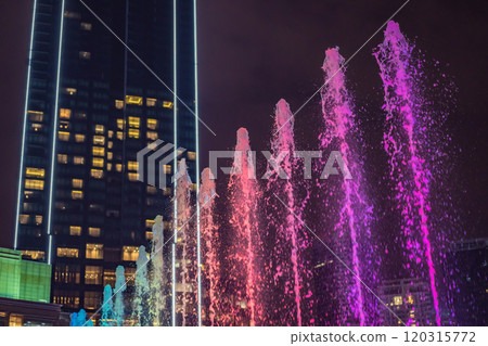 The colorful fountain on the lake at night, near by Twin Towers with city on background. Kuala Lumpur, Malaysia The colorful fountain on the lake at night, near by Twin Towers with city on background. Kuala Lumpur, Malaysia 120315772