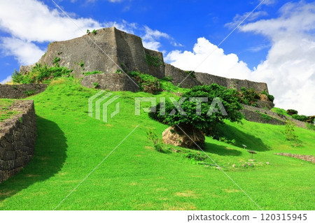 [Okinawa Prefecture] Katsuren Castle ruins (San no Kuruwa) on a clear day 120315945