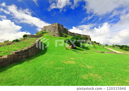 [沖繩縣] 晴天時的勝連城遺址（三之克魯瓦） 120315948