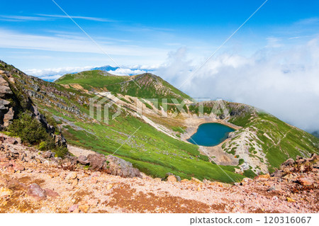 Climbing Mt. Ontake in Autumn: Mount Tsugiko and Lake Sannoike 120316067