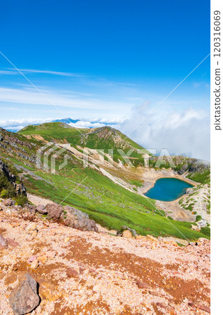 Climbing Mt. Ontake in Autumn: Mount Tsugiko and Lake Sannoike Climbing Mt. Ontake in Autumn: Mount Tsugiko and Lake Sannoike 120316069
