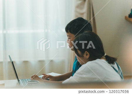 pc, younger, person 120317036