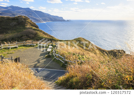 被秋風包裹的神威岬【北海道】 被秋風包裹的神威岬【北海道】 120317572