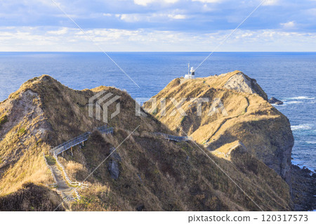 被秋風包裹的神威岬【北海道】 120317573