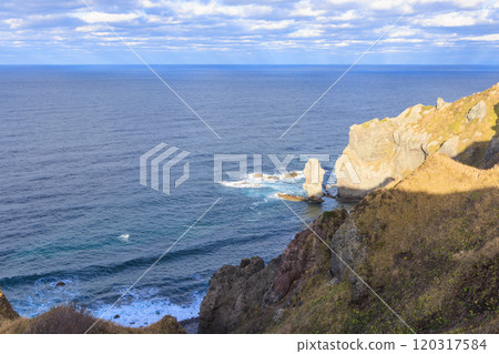 被秋風包裹的神威岬【北海道】 120317584