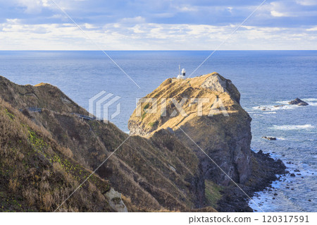 Cape Kamui enveloped in autumn breezes [Hokkaido] 120317591