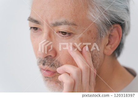 中年白髮男士美容 中年白髮男士美容 120318397