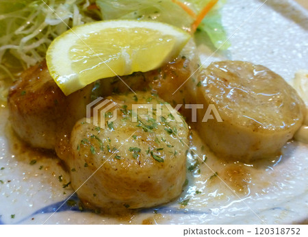 A picture of butter-grilled scallops where you can enjoy the chewy deliciousness of the whole dish 120318752