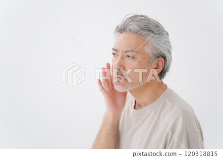 中年白髮男士美容 120318815