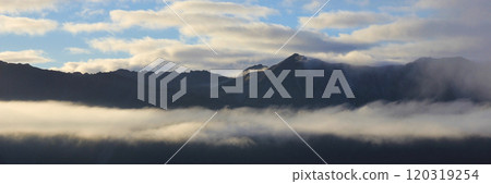 Morning scene in the Southern Alps, view from Mount Robert 120319254