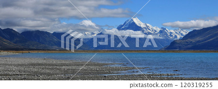 Turquoise Lake Pukaki and Mount Cook, New Zealand. 120319255