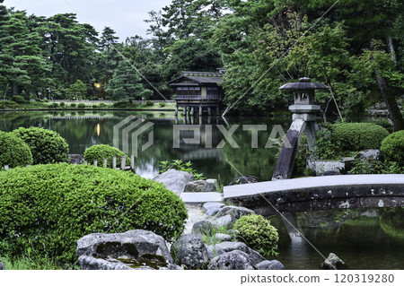 夏天的兼六園綠意盎然 120319280