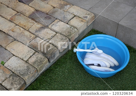 Washing indoor shoes Washing indoor shoes 120320634