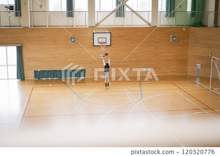 Female students playing basketball in the school gym 120320776