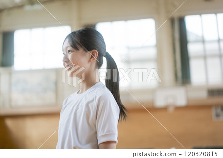 一個微笑的馬尾辮女學生的個人資料 一個微笑的馬尾辮女學生的個人資料 120320815