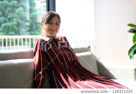 indoor portrait of a woman 120321285