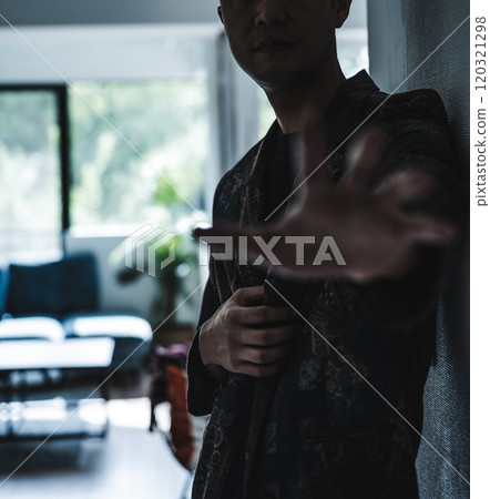 男性肖像 120321298