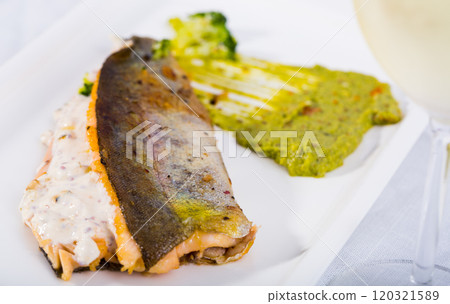 Baked rainbow trout fillets with tartare sauce and wine Baked rainbow trout fillets with tartare sauce and wine 120321589