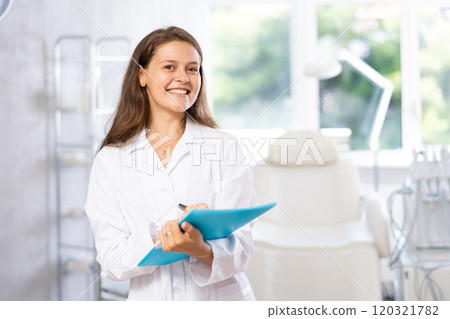 cosmetic specialist efficiently manages cosmetic specialist efficiently manages 120321782