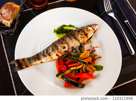 Grilled sea bass with grilled zucchini, pepper and mushrooms 120321999