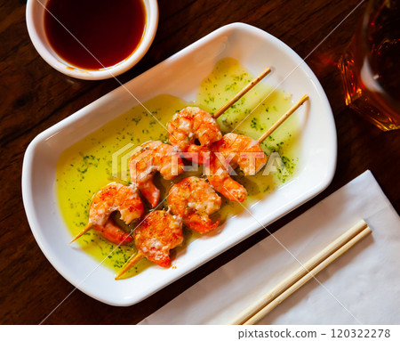 Plate grilled king prawn kebabs on skewers 120322278