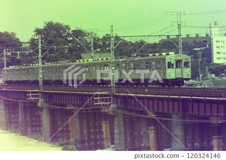 Tokyu Toyoko Line first generation 7000 series 7056 and other local trains bound for Sakuragicho crossing the Tama River, July 30, 1976 120324146