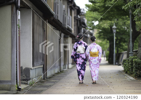 在和町茶屋區走來走去的和服女孩 在和町茶屋區走來走去的和服女孩 120324190