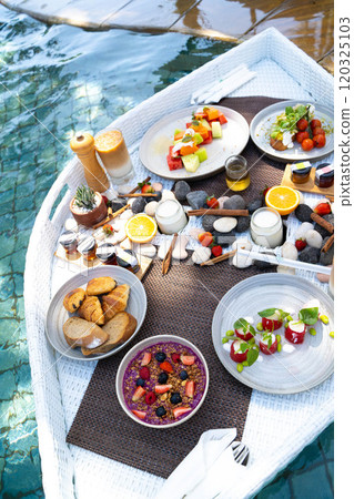 Bali Floating Breakfast Image 120325103