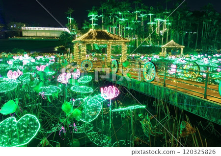 [沖繩縣] 東南植物園（沖繩美麗石公園）的熱帶燈飾 120325826