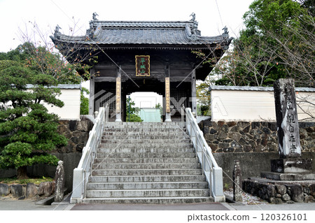 Temple No. 40: Heijo-san Yakushi-in Kanjizai-ji (Niomon) [Ainan-cho, Uwa-gun, Ehime Prefecture] 120326101