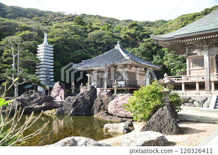 Temple No. 38: Mount Jekaga, Fudarakuin, Kongofukuji [Tosashimizu City, Kochi Prefecture] 120326411