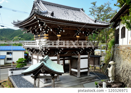 Temple No. 42: Ichi-ka-san Birushana-in Butsukoku-ji Temple (Niomon Gate) [Uwajima City, Ehime Prefecture] 120326971