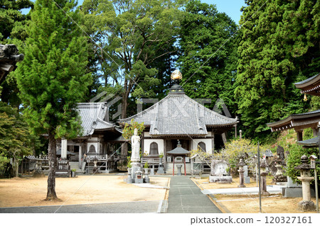 Temple No. 42: Ichi-ka-san Birushana-in Butsukoku-ji Temple (Daishi-do and Main Hall) [Uwajima City, Ehime Prefecture] 120327161