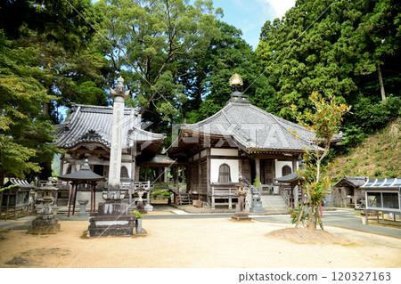 Temple No. 42: Ichi-ka-san Birushana-in Butsukoku-ji Temple (Daishi-do and Main Hall) [Uwajima City, Ehime Prefecture] 120327163
