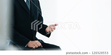 受訪的中層商人 120328553