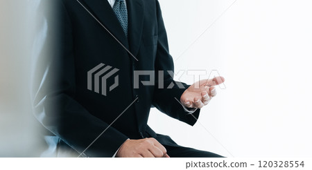 受訪的中層商人 120328554