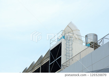 Sets of cooling towers in conditioning systems For large buildings to cool 120328870